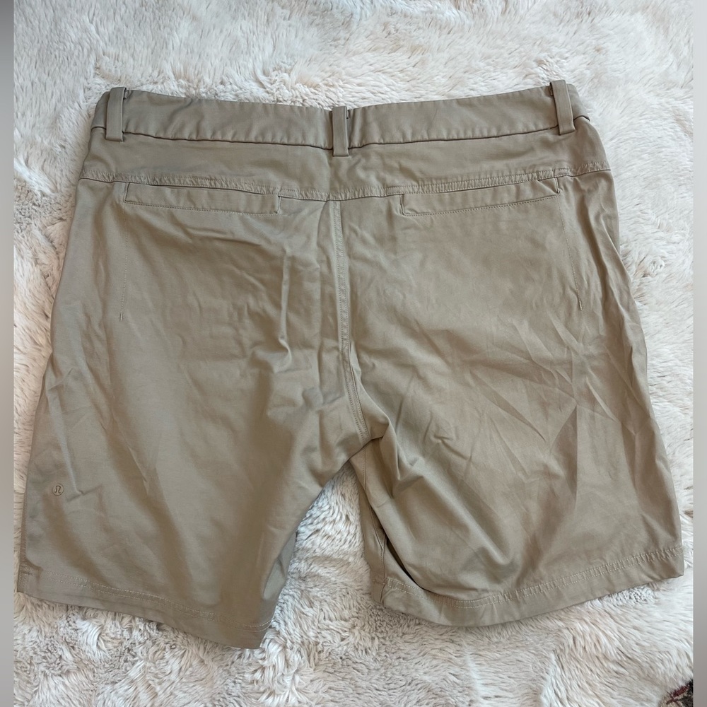 Lululemon 9” commission khaki shorts size 40 - Picture 5 of 7